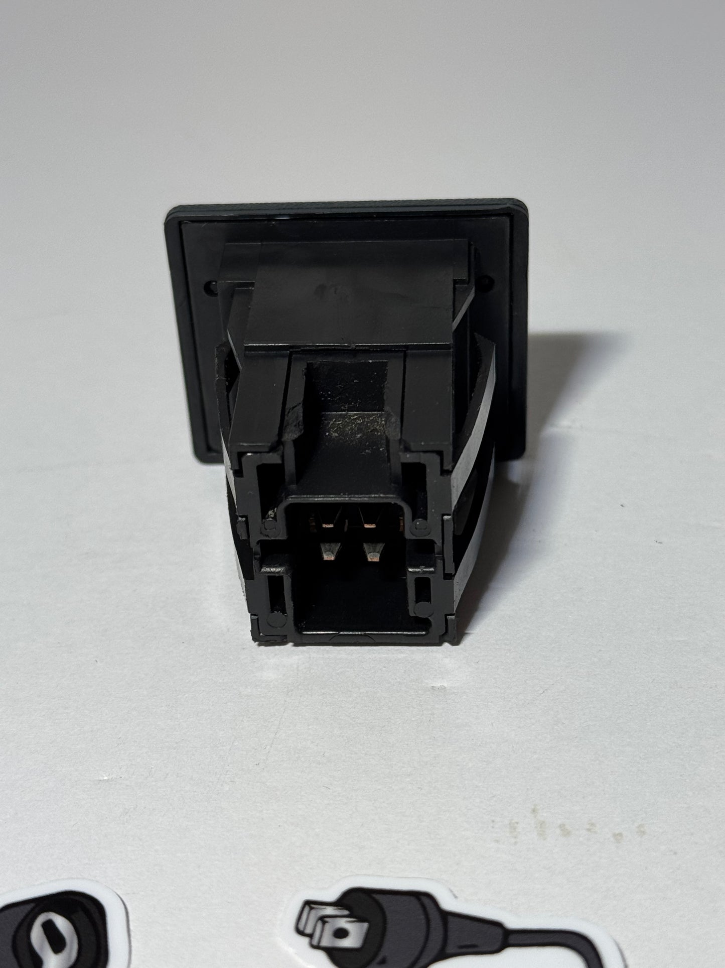 1995-1998 OBS Silverado / Sierra cargo lamp switch control